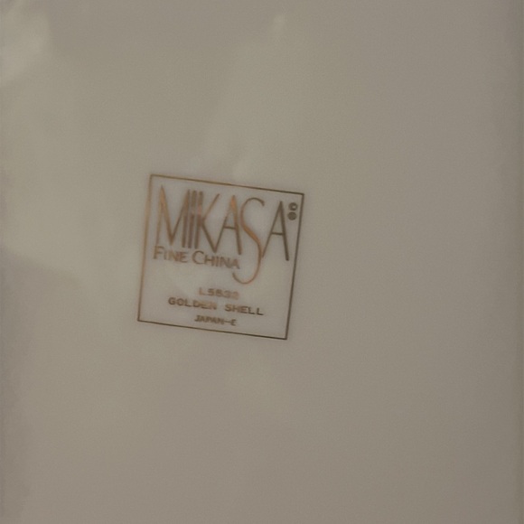 Mikasa Fine China Silver Shells 12” Chop Plate Round Platter Disconnect Piece - Picture 3 of 5